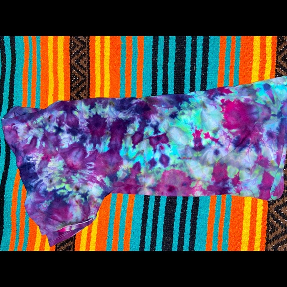 Trippy Hand-Tie Dyed Cotton V-neck Shirt. Small - Picture 4 of 4